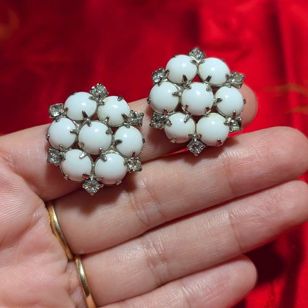 VTG Milk Glass And Rhinestone Clip on Earrings - Picture 2 of 7